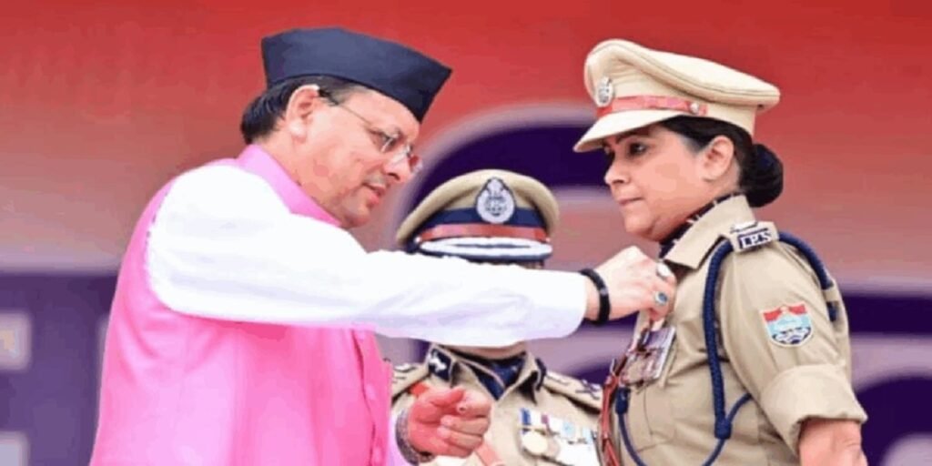 CG:उत्तराखंड में छत्तीसगढ़ की बेटी को मिला सम्मान : IPS श्वेता चौबे को मिला मुख्यमंत्री सराहनीय सेवा पदक, “उत्तराखंड की शेरनी” के नाम से मिली पहचान