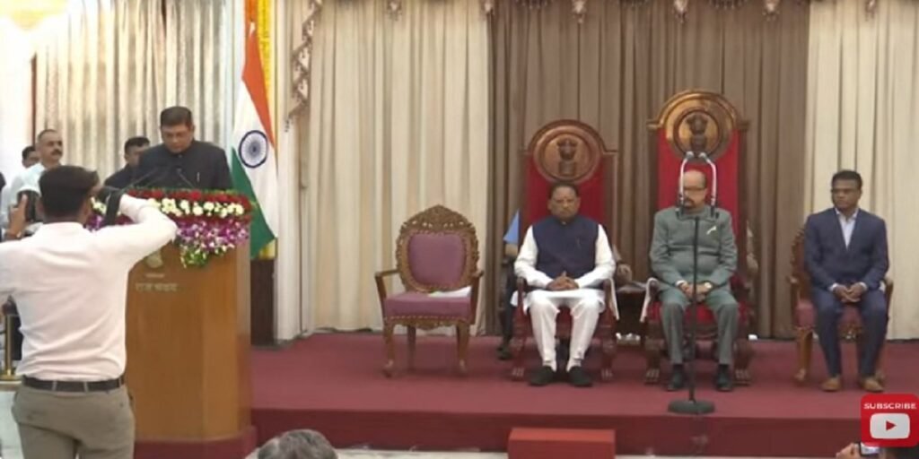 LIVE : मुख्यमंत्री विष्णु देव साय मंत्रिमंडल के नए सदस्यों को राज्यपाल दिला रहे शपथ…