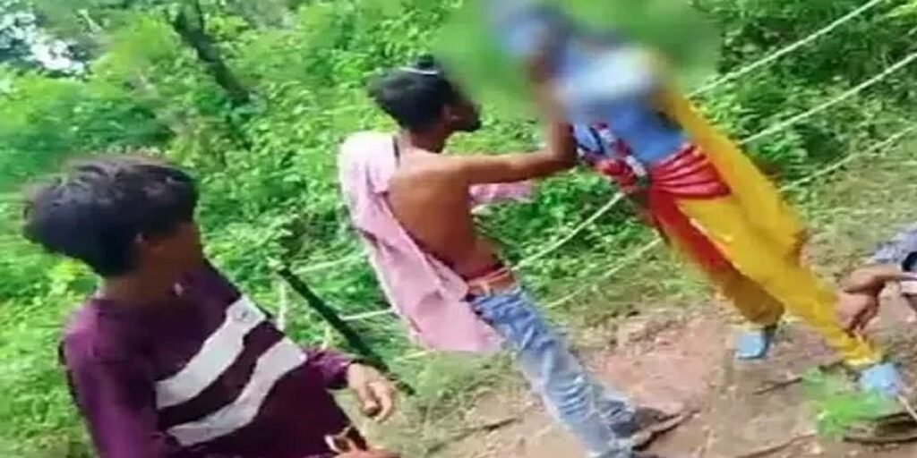CG News : भगवान राम और हनुमान जी की मूर्ति को नशेड़ियों ने जड़ा थप्पड़, वीडियो वायरल