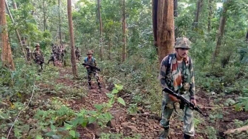 CG: बीजापुर में 2 जवान घायल, गंगालूर जंगल में मुठभेड़ जारी