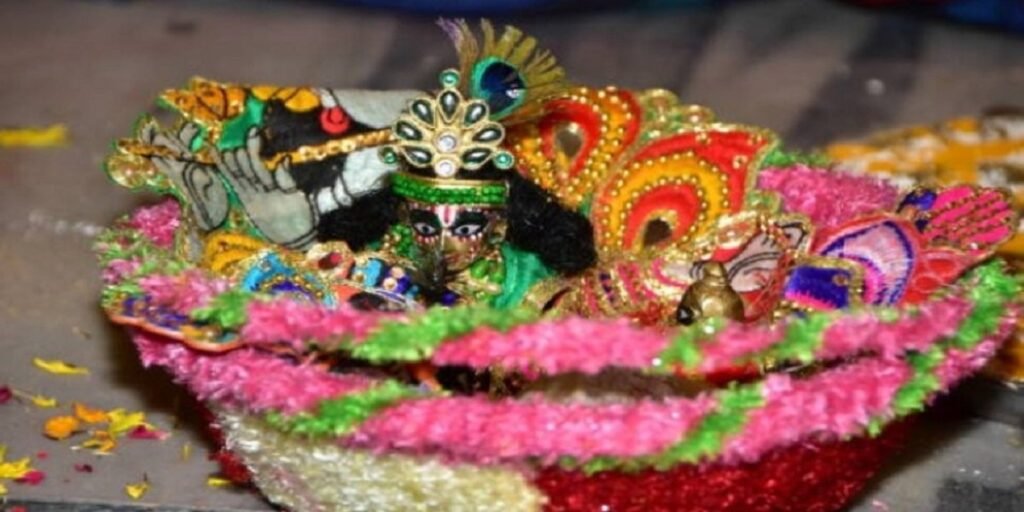 Krishna Janmashtami: कृष्ण जन्माष्टमी पर इन 8 चमत्कारी मंत्रों का जप करना है बेहद शुभ, बड़े से बड़ा कष्ट हो जाएगा दूर