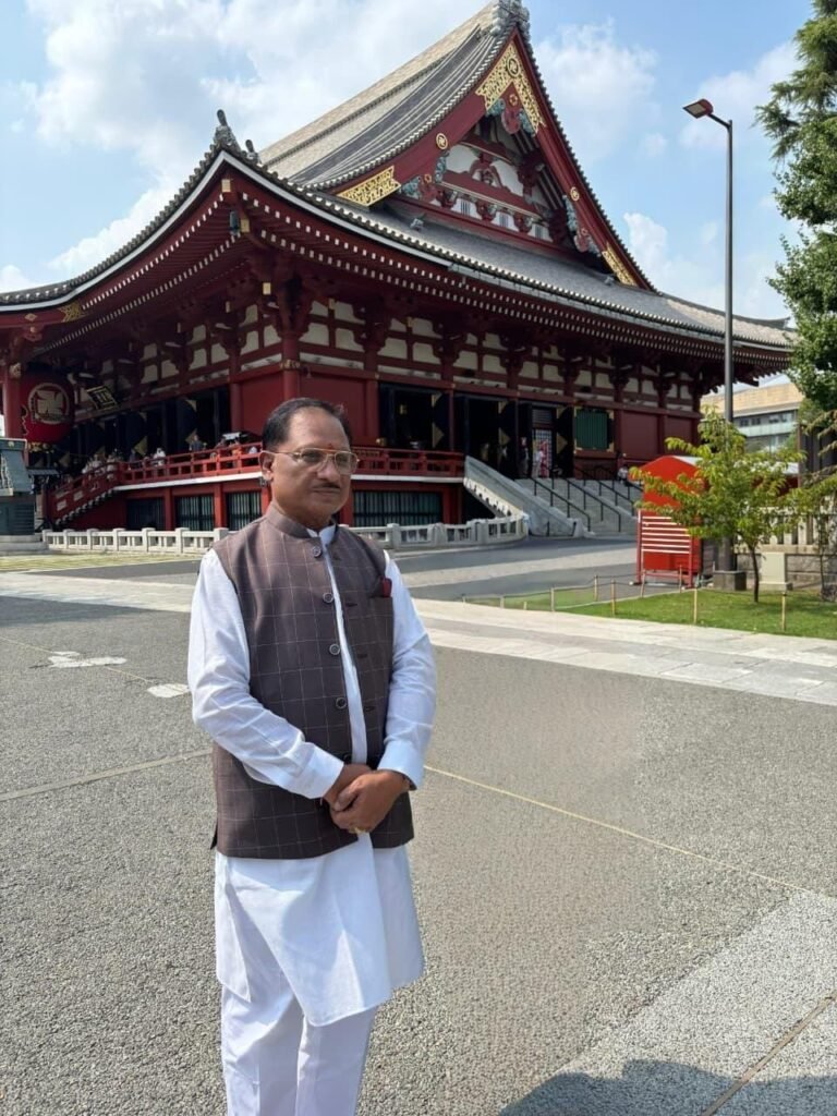 मुख्यमंत्री श्री साय ने जापान पहुंचने के बाद सबसे पहले टोक्यो स्थित ऐतिहासिक असाकुसा मंदिर में की पूजा-अर्चना.