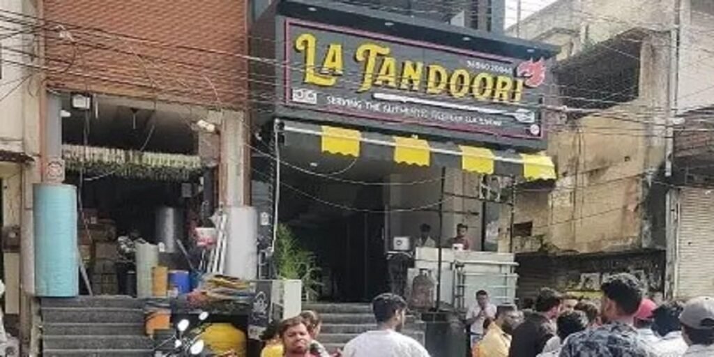 रेस्टोरेंट का अपशिष्ट सड़क में फेंका गया था, सील की कार्रवाई