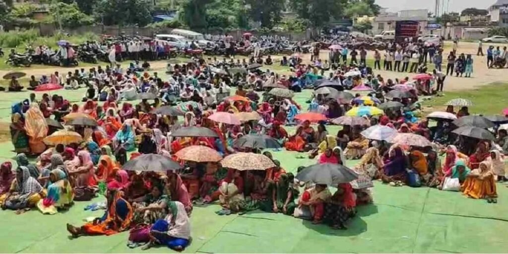 ईसाई समुदाय का बड़ा प्रदर्शन : नन की गिरफ्तारी और चर्च में तोड़फोड़ का विरोध, कलेक्ट्रेट घेराव करने निकले प्रदर्शनकारियों को पुलिस ने रोका