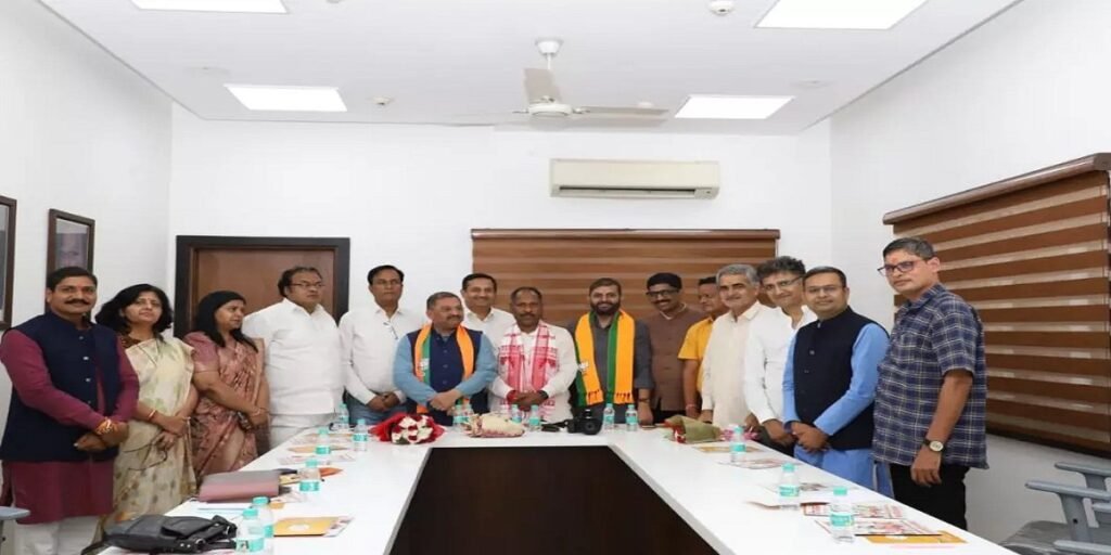 CG News : भाजपा के नवनियुक्त मीडिया संयोजक और प्रवक्ताओं ने पदभार संभाला