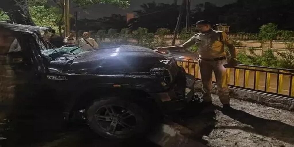 राजधानी में रफ्तार का कहर : VIP रोड पर अनियंत्रित होकर पेड़ से टकराई Thar, हादसे में 5 युवक घायल, 2 की हालत गंभीर