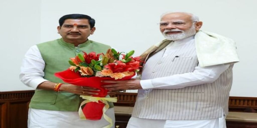 PM मोदी से केंद्रीय राज्य मंत्री तोखन साहू ने की मुलाकात
