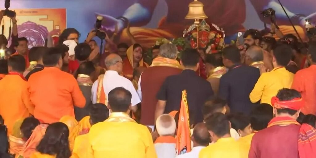 सावन की पावन बेला में CM विष्णुदेव साय ने किया भगवान शिव का रूद्राभिषेक