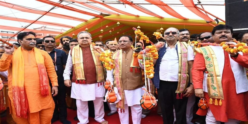 विशाल कांवड़ यात्रा में शामिल हुए सांसद बृजमोहन अग्रवाल