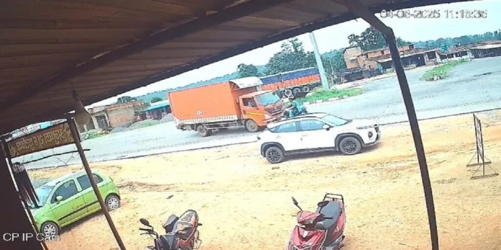 दर्दनाक सड़क हादसा : तेज रफ्तार माजदा ने बाइक सवार को मारी टक्कर, मौके पर हुई मौत